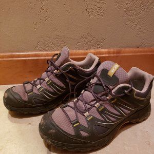 Solomon hiking shoes, size 8.5